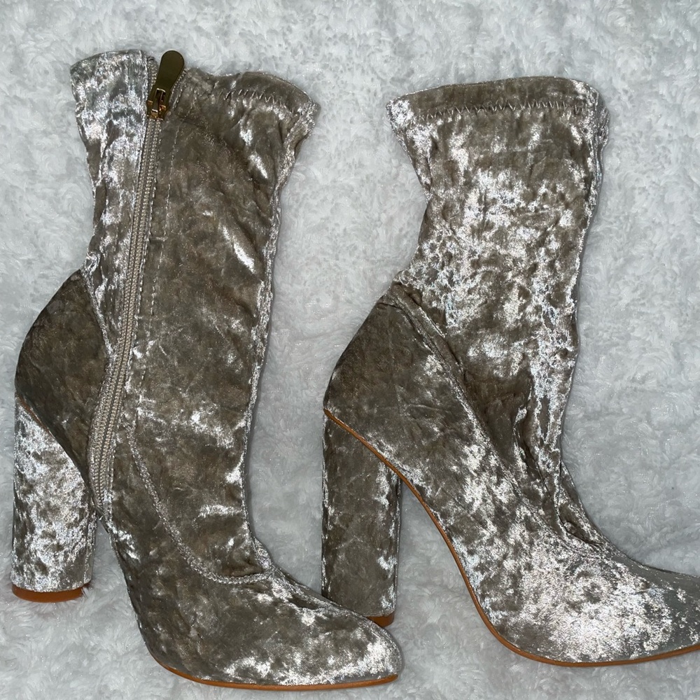 Size 8 FashionNova beige heel booties